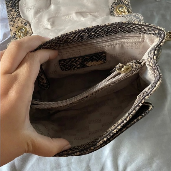 Michael kors snake chain crossbody bag - Picture 3 of 4